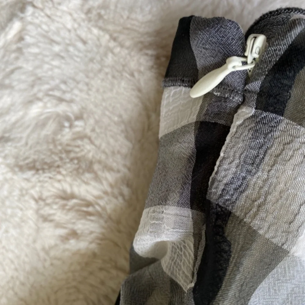 {SOLD} GUESS Gingham Strapless Dress Black & White - Picture 9 of 11